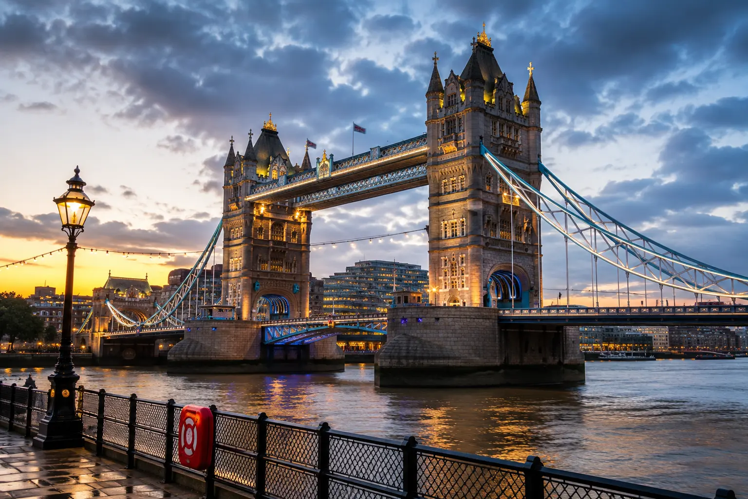 Tower Bridge: Londra'nın Hafızasına Açılan Köprü